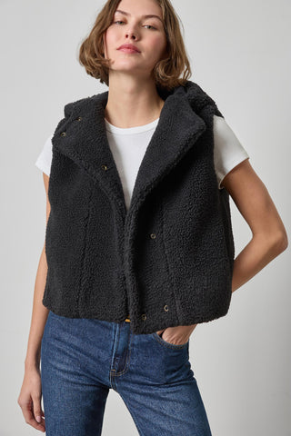 Hooded Sherpa Vest Black Lilla P
